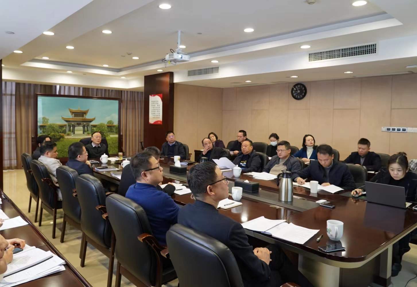 华体会官方端网站登录入口-华体会(中国)召开2022年经营发展工作务虚会