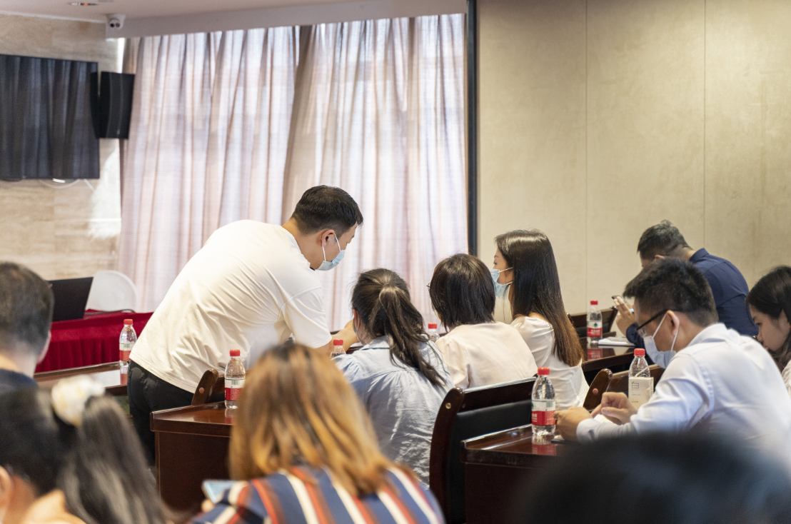 华体会官方端网站登录入口-华体会(中国)组织开展新闻摄影专题培训