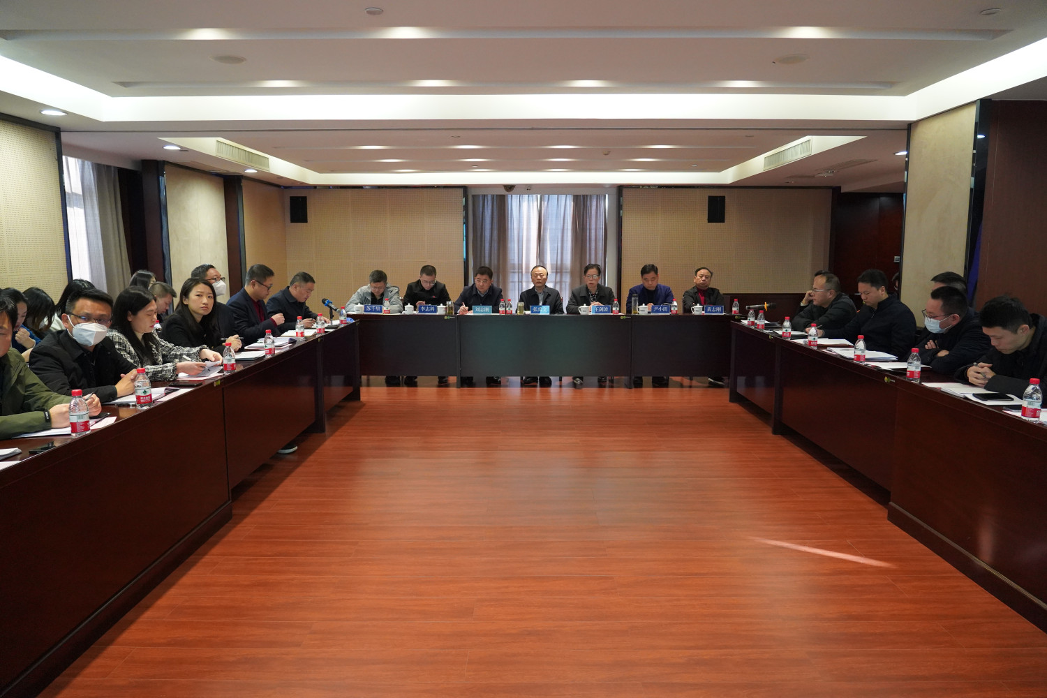 务虚求实起好步 谋定而动布好局——华体会官方端网站登录入口-华体会(中国)召开2023年经营发展工作务虚会